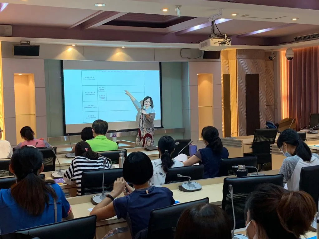 英語系USR-Hub計畫-國小雙語教學教師社群基地--109年成果（第 5 張／共 8 張）